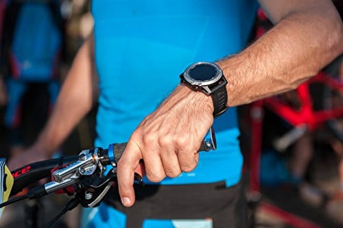 Garmin Fenix 3 HR während einer sportlichen Aktivität